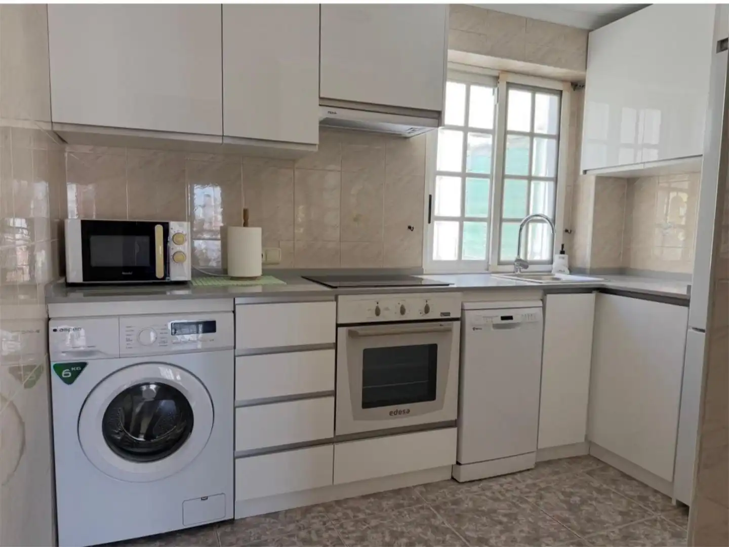 Piso de alquiler en Carrer d'Antoni Joan, 4, El Cabanyal - El Canyamelar Cocina de Piso de alquiler en Valencia con Amueblado y Balcón