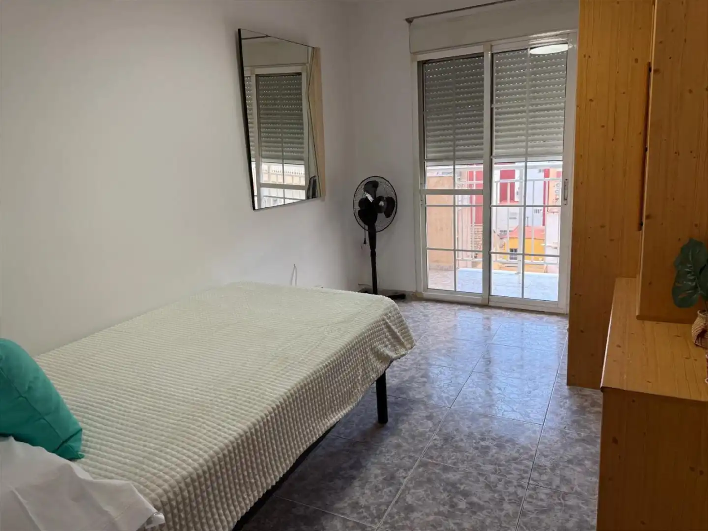 Dormitori de Pis de lloguer en Valencia amb Moblat i Balcó