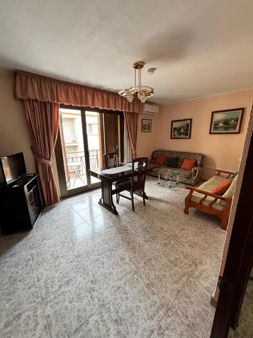 Piso de alquiler en Carrer de l'Escultor Modest Gené, 17, Llevant Sala de estar de Piso de alquiler en Reus con Terraza, Amueblado y Horno