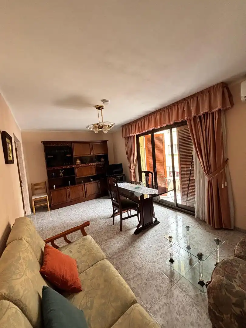 Piso de alquiler en Carrer de l'Escultor Modest Gené, 17, Llevant Sala de estar de Piso de alquiler en Reus con Terraza, Amueblado y Horno