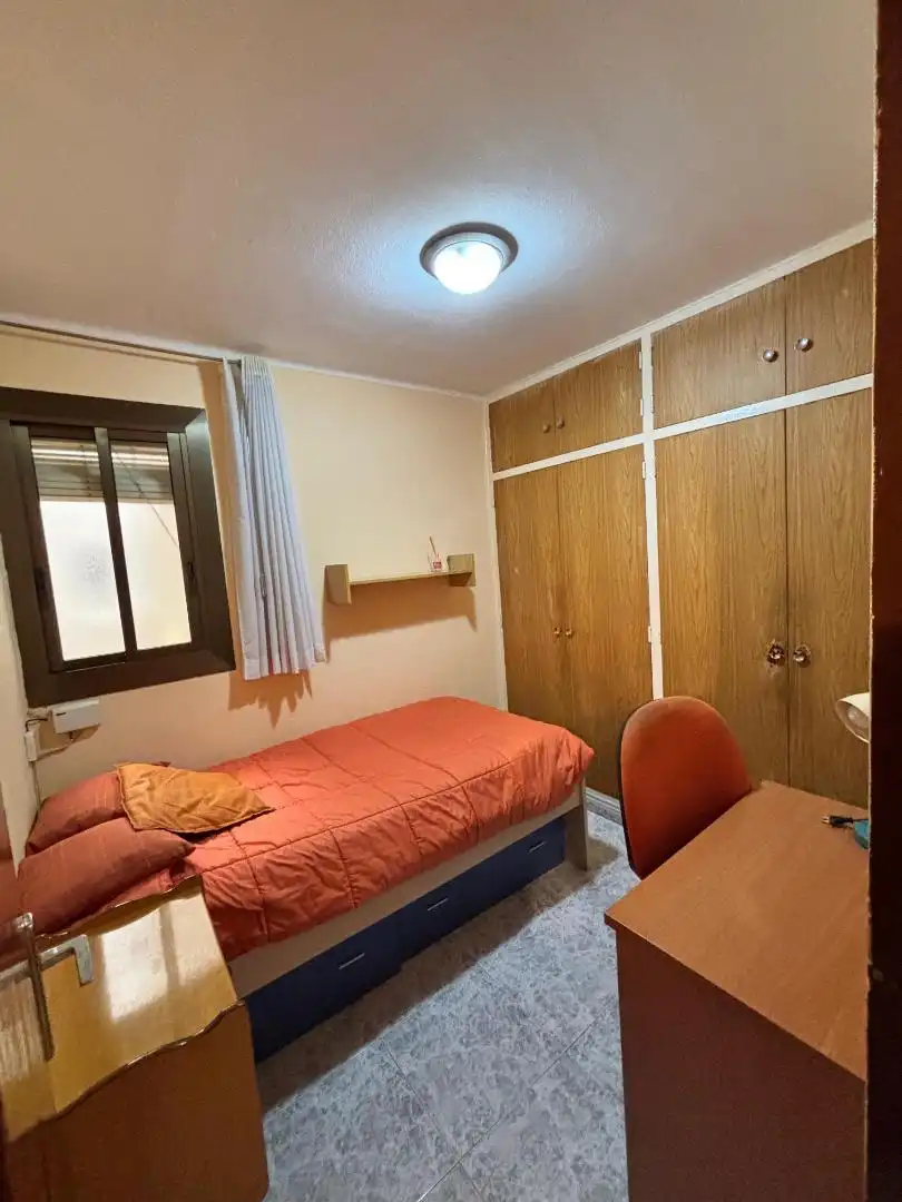 Piso de alquiler en Carrer de l'Escultor Modest Gené, 17, Llevant Habitación de Piso de alquiler en Reus con Terraza, Amueblado y Horno