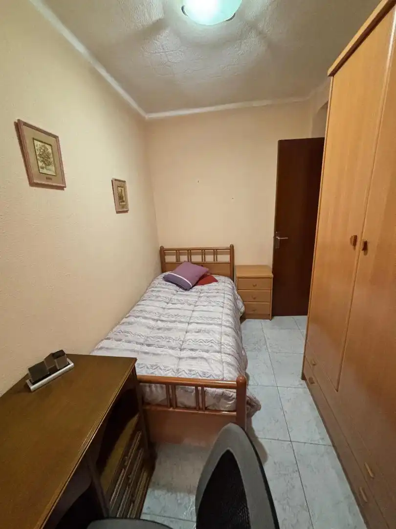 Piso de alquiler en Carrer de l'Escultor Modest Gené, 17, Llevant Habitación de Piso de alquiler en Reus con Terraza, Amueblado y Horno