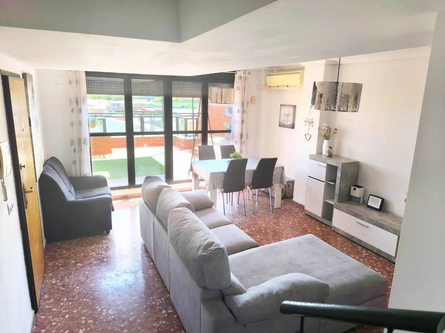 Wohnung zur Miete in Plaza Xúquer Wohnzimmer von Wohnung zur Miete in Paiporta mit Klimaanlage und Terrasse