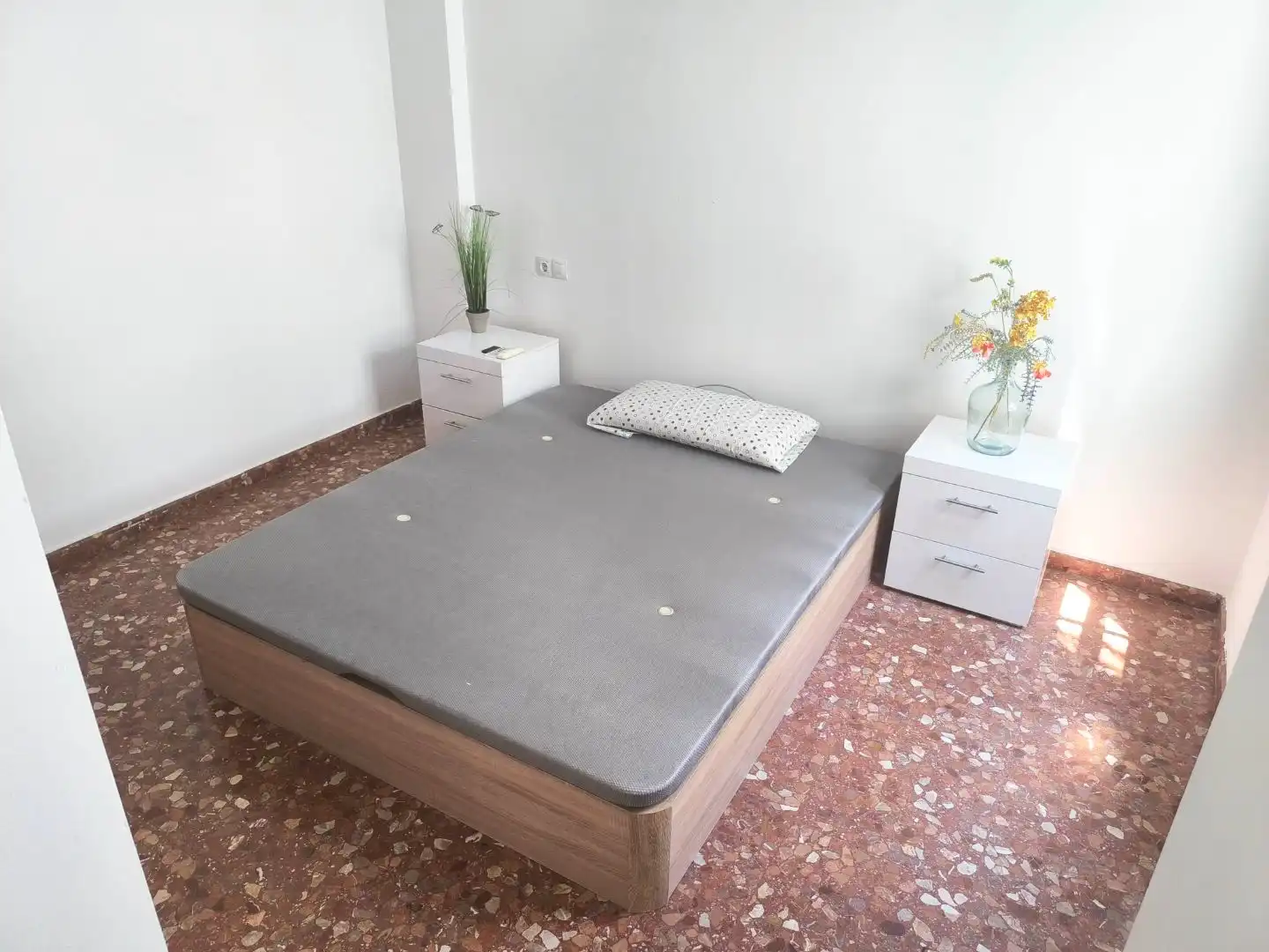Wohnung zur Miete in Plaza Xúquer Schlafzimmer von Wohnung zur Miete in Paiporta mit Klimaanlage und Terrasse
