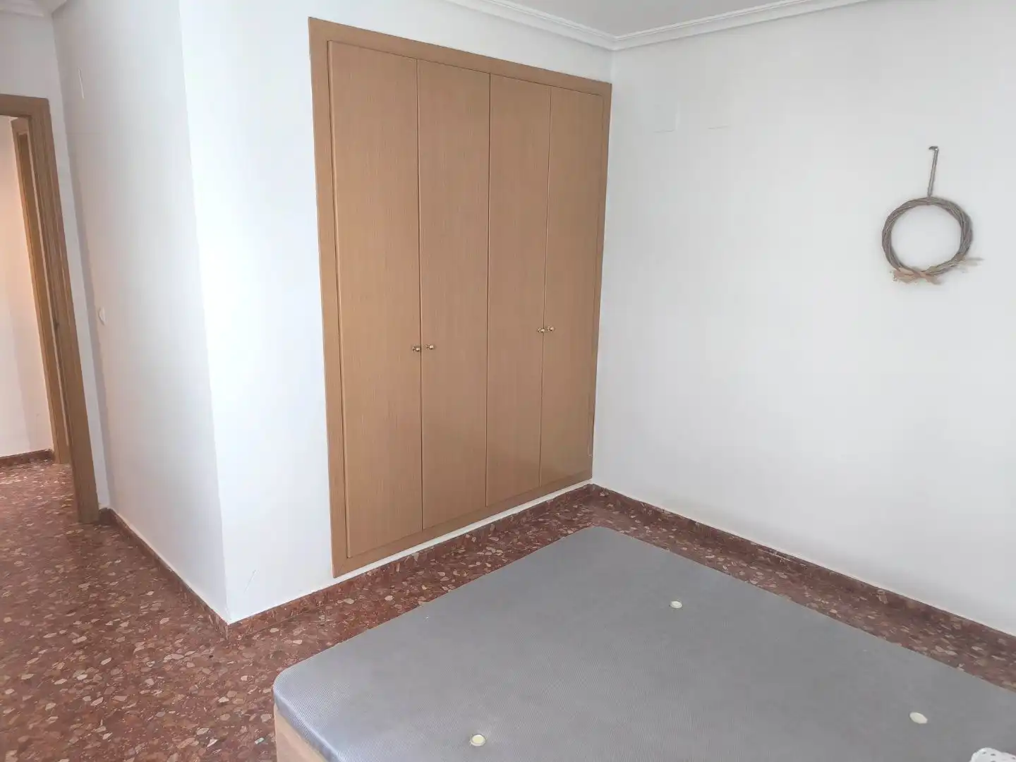 Wohnung zur Miete in Plaza Xúquer Schlafzimmer von Wohnung zur Miete in Paiporta mit Klimaanlage und Terrasse