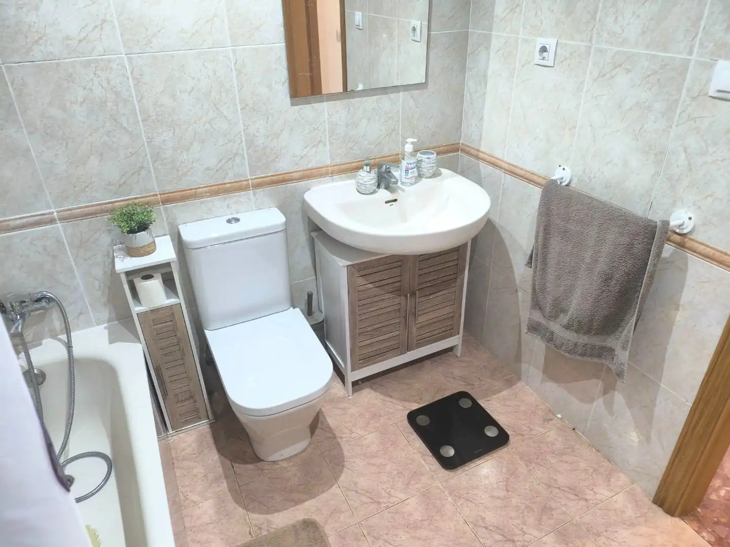 Wohnung zur Miete in Plaza Xúquer Badezimmer von Wohnung zur Miete in Paiporta mit Klimaanlage und Terrasse