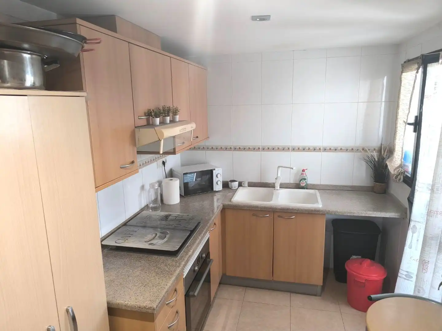 Wohnung zur Miete in Plaza Xúquer Küche von Wohnung zur Miete in Paiporta mit Klimaanlage und Terrasse