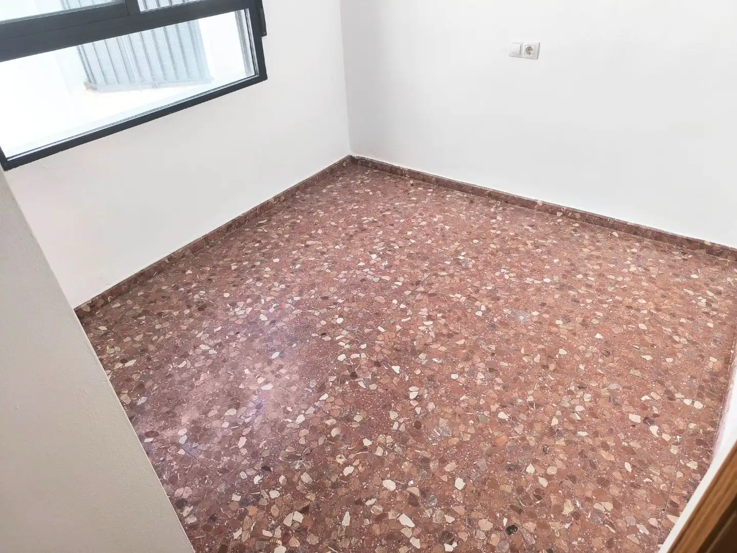 Wohnung zur Miete in Plaza Xúquer Wohnung zur Miete in Paiporta mit Klimaanlage und Terrasse