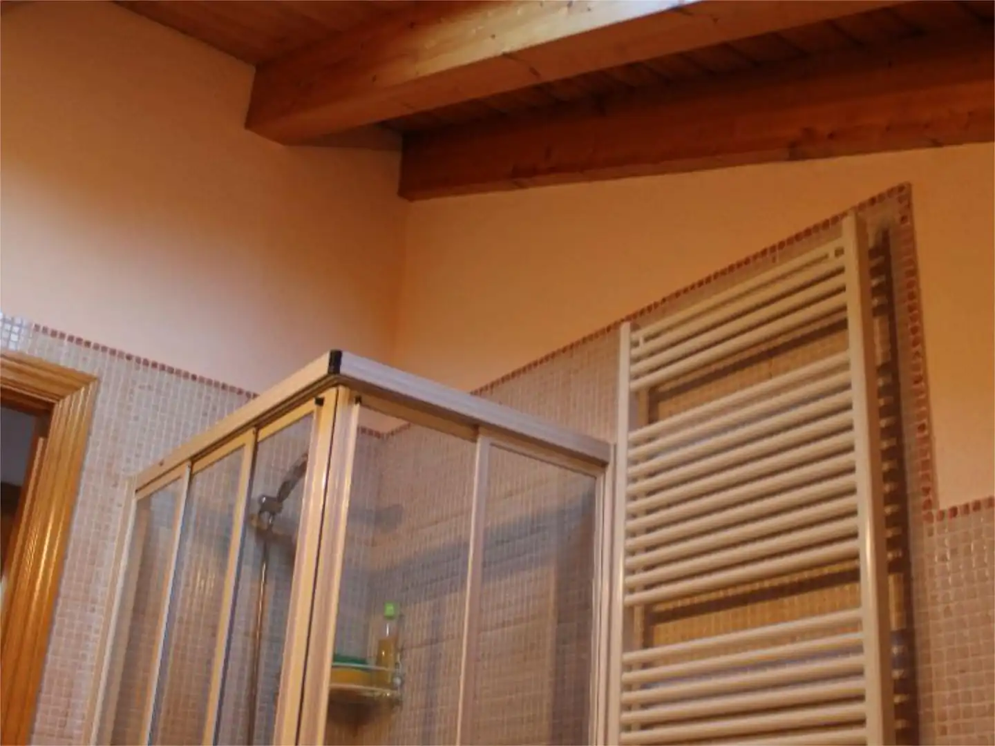 Habitación en Carrer Sant Llorenç, 34, Sant Fost de Campsentelles Baño de Casa o chalet para compartir en Sant Fost de Campsentelles con Aire acondicionado, Calefacción y Parquet