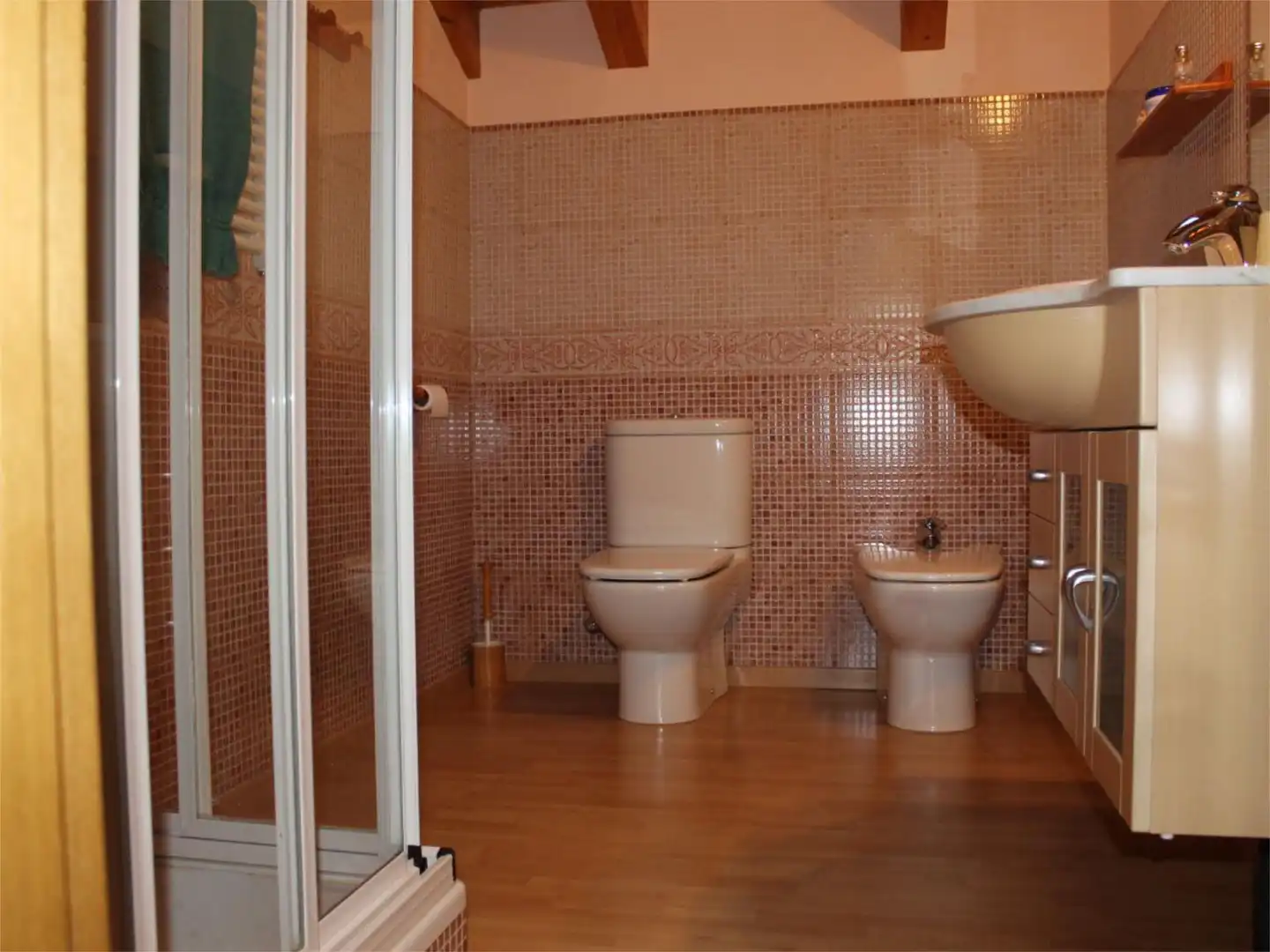 Habitación en Carrer Sant Llorenç, 34, Sant Fost de Campsentelles Baño de Casa o chalet para compartir en Sant Fost de Campsentelles con Aire acondicionado, Calefacción y Parquet