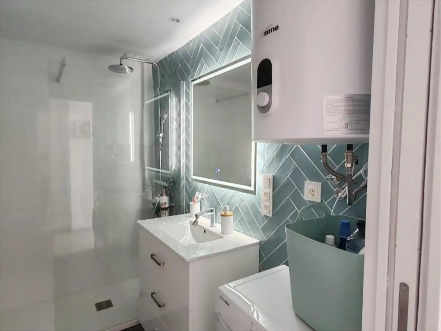 Flat for rent in Paseo San Cristóbal, 69, Almuñecar Centro Bathroom of Flat for rent in Almuñécar with Air Conditioner, Heating and Private garden