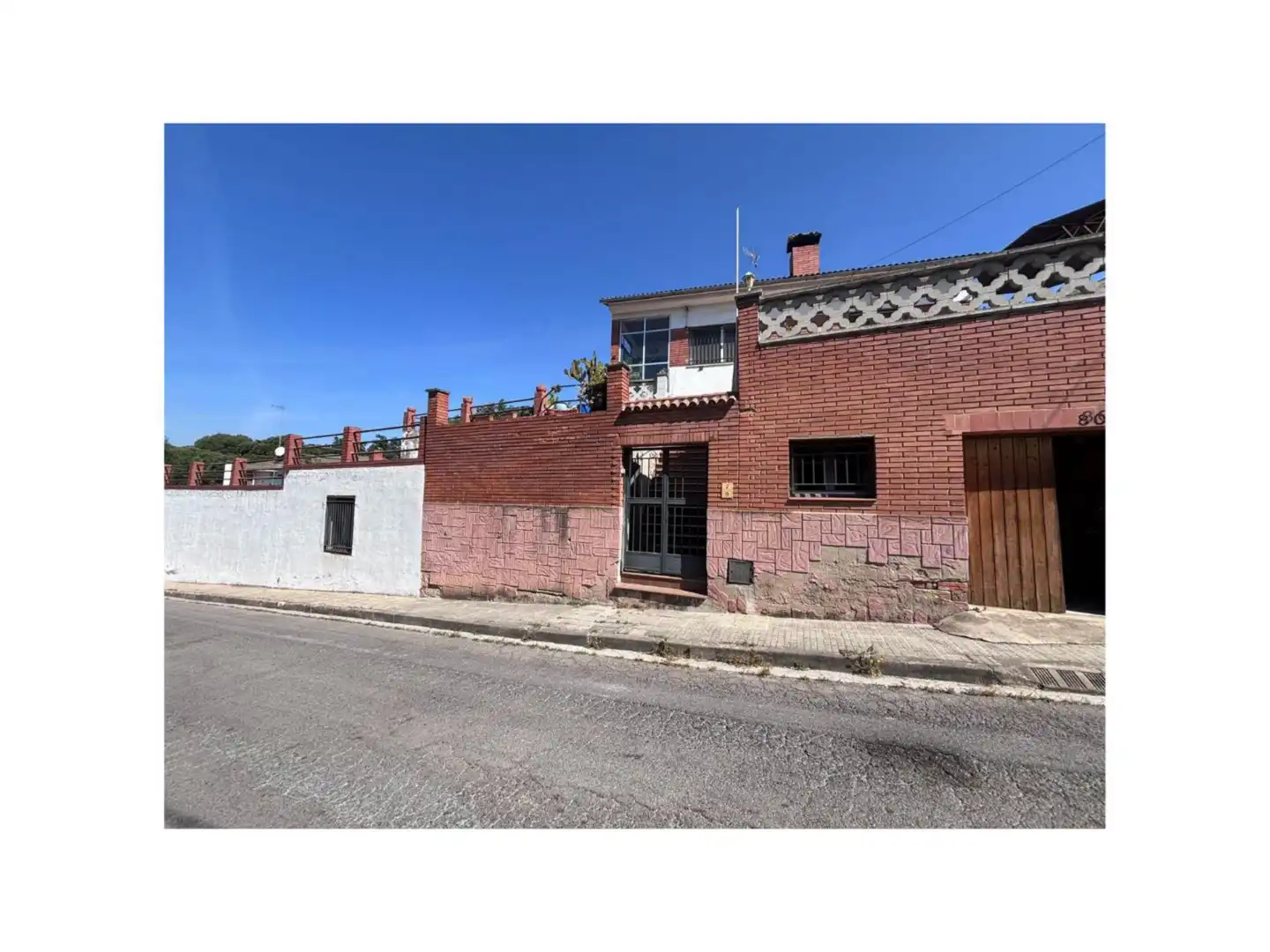 Casa o chalet en venta en Carrer Francesc Macià, 33, Lliçà d'Amunt Vista exterior de Casa o chalet en venta en Lliçà d'Amunt con Terraza y Piscina