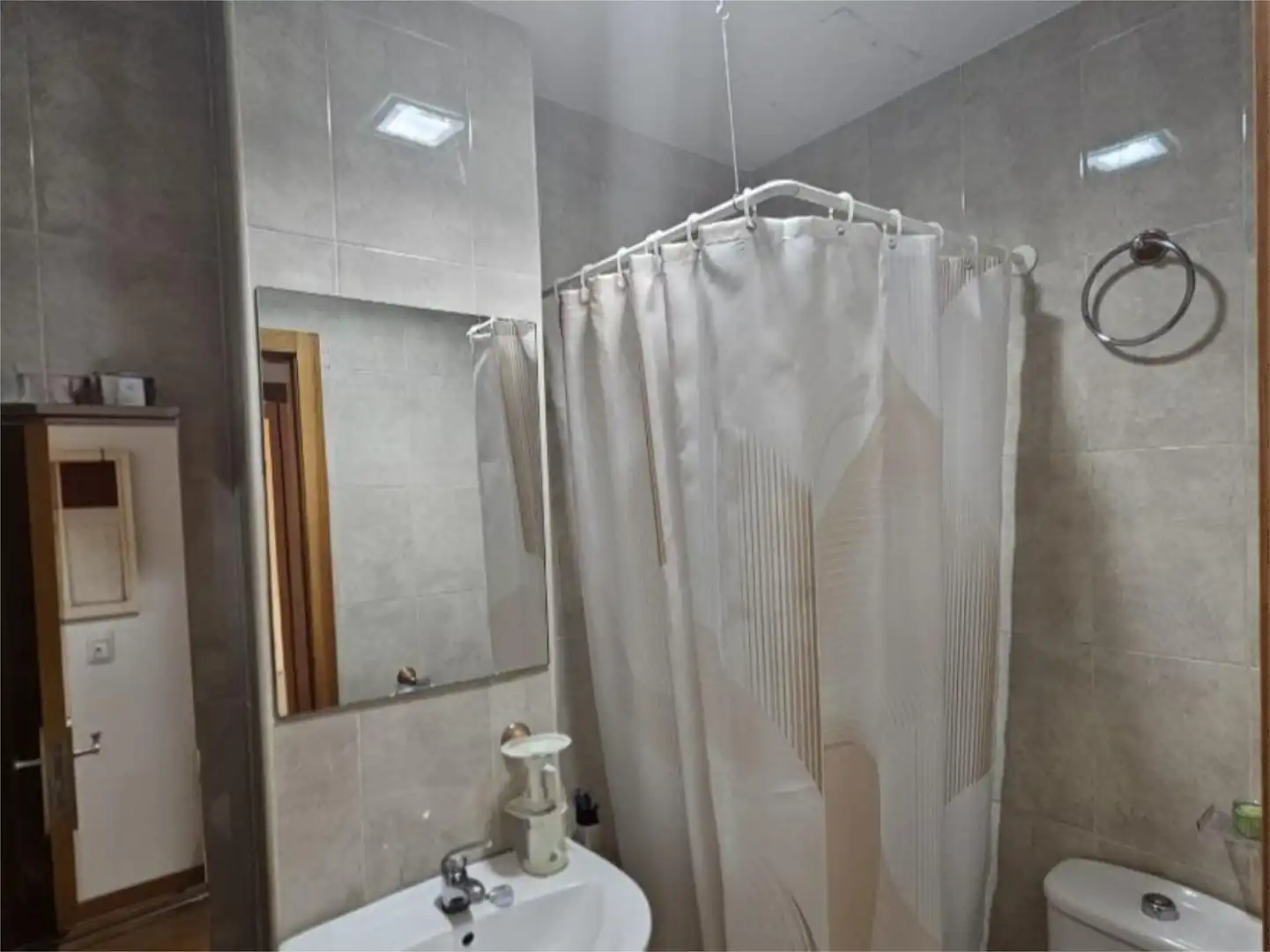 Wohnung zum Verkauf in Rúa Eduardo Pondal, 66, Zona Fernández Ladreda Badezimmer von Wohnung zum Verkauf in Pontevedra Capital mit Klimaanlage und Terrasse