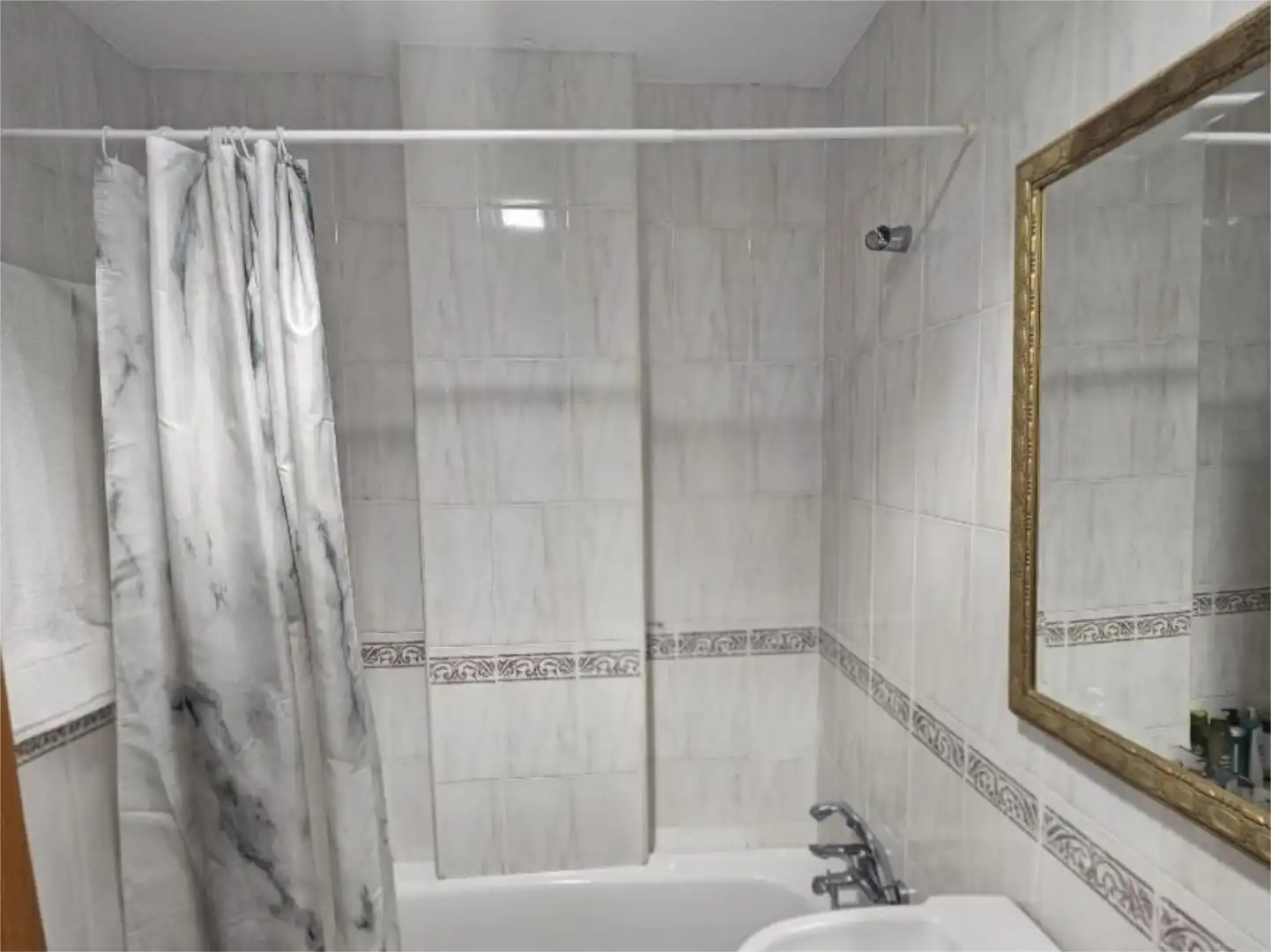 Wohnung zum Verkauf in Rúa Eduardo Pondal, 66, Zona Fernández Ladreda Badezimmer von Wohnung zum Verkauf in Pontevedra Capital mit Klimaanlage und Terrasse