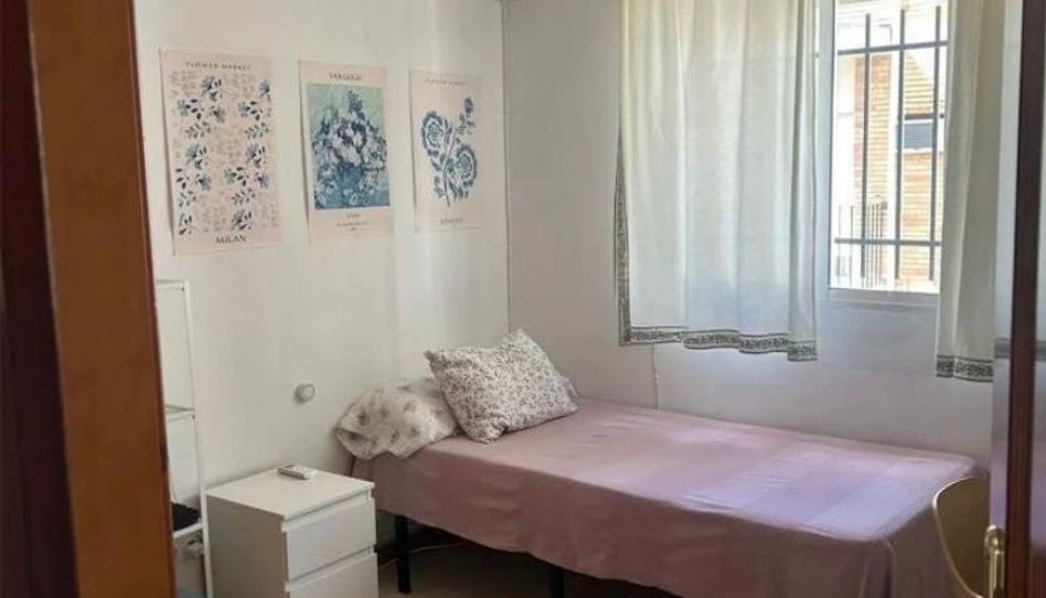 Habitación en Calle Teniente Rodríguez Carmona, 6, Triana Este, Sevilla Capital - imagen 1 Foto 1 de Habitación en Calle Teniente Rodríguez Carmona, 6, Triana Este, Sevilla Capital