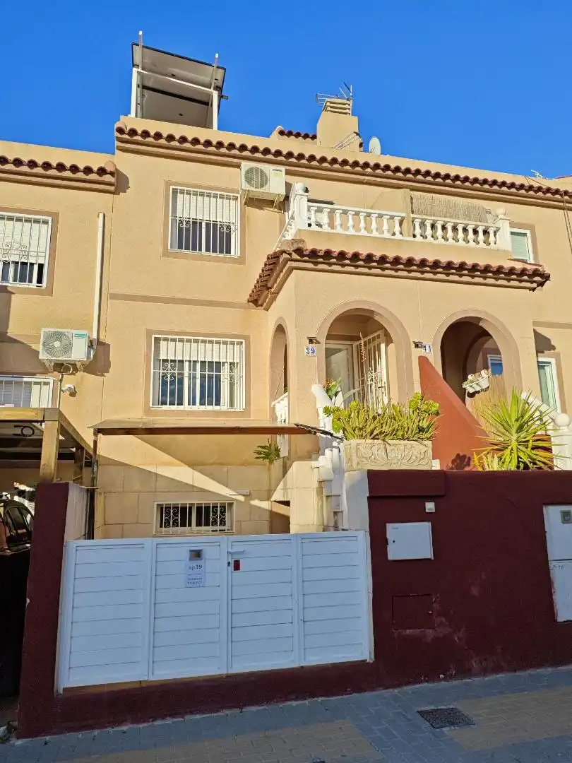 Houses for sale in Calle Garcilaso de la Vega, 4, Monforte del Cid Exterior view of Houses for sale in Monforte del Cid with Air Conditioner, Terrace and Balcony