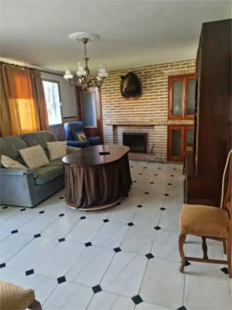 Casa o xalet en venda a Malpartida de la Serena Sala d'estar de Casa o xalet en venda en Malpartida de la Serena amb Jardí privat, Terrassa i Moblat