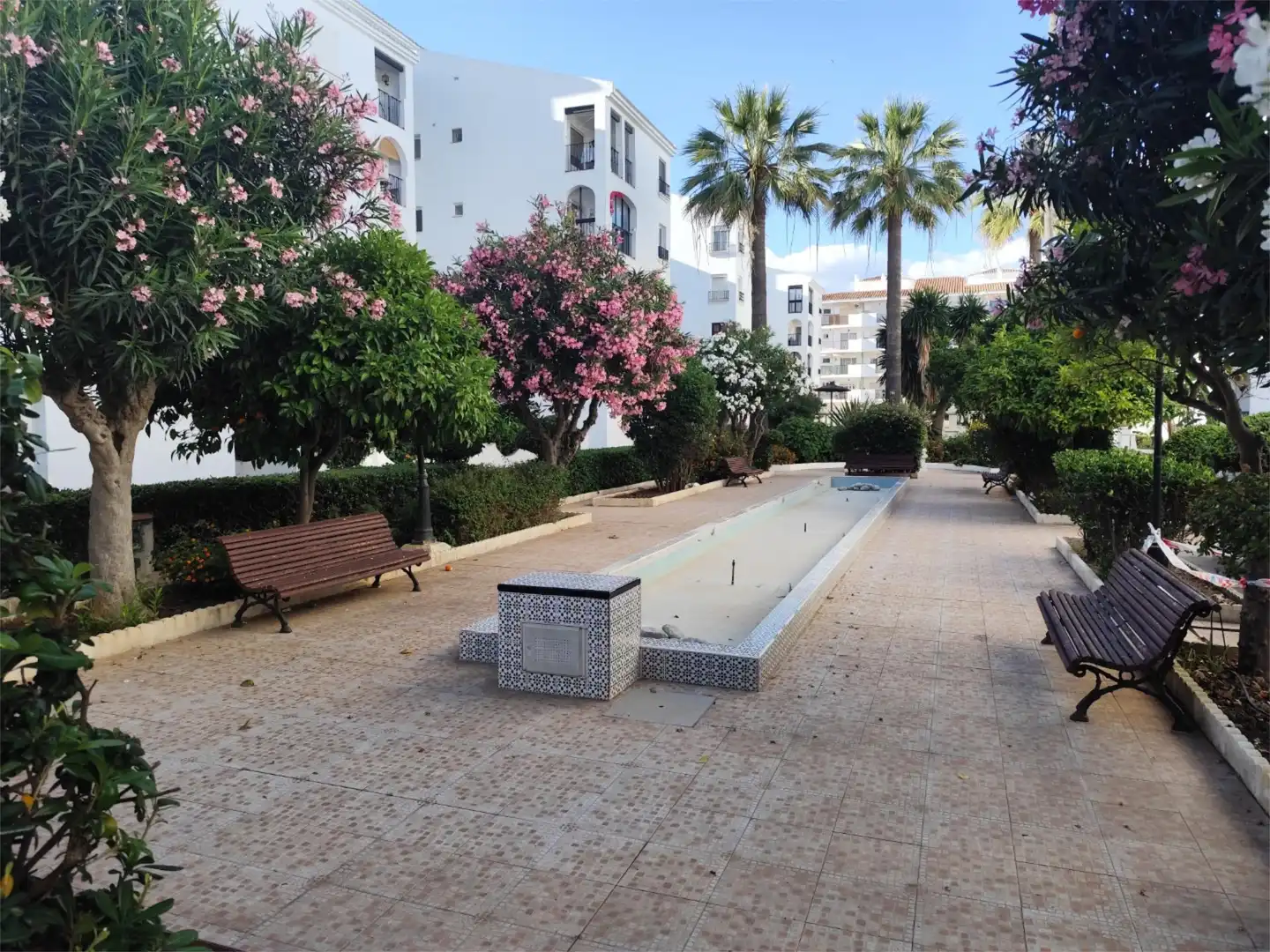 Vista exterior de Pis en venda en Manilva amb Aire condicionat, Terrassa i Balcó