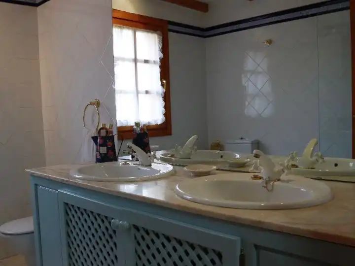 Casa o chalet en venta en Camino Molino del Pino, 1, Víznar Baño de Casa o chalet en venta en Víznar con Calefacción, Jardín privado y Parquet
