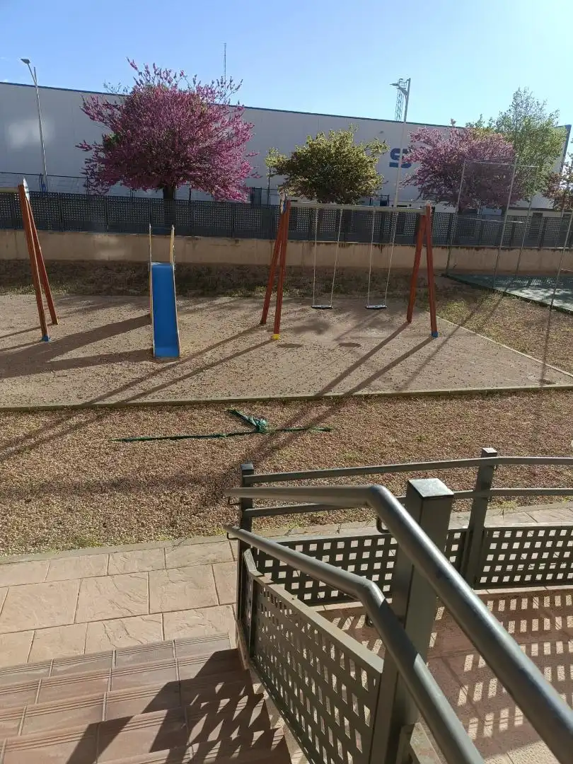 Aparcament de Pis en venda en  Albacete Capital amb Aire condicionat, Piscina i Balcó