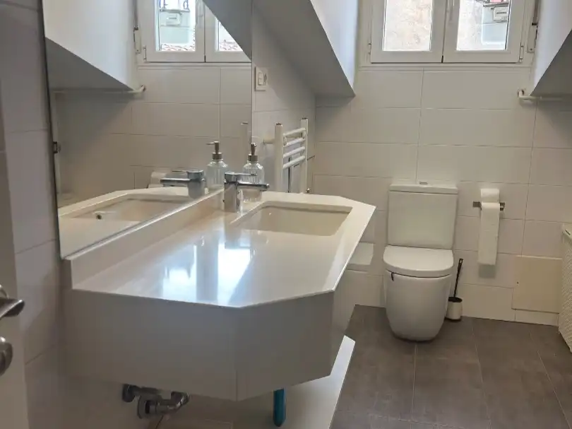 Flat for rent in Calle Santa Nonia, 12, Centro Ciudad Bathroom of Flat for rent in León Capital with Heating, Parquet flooring and Furnished