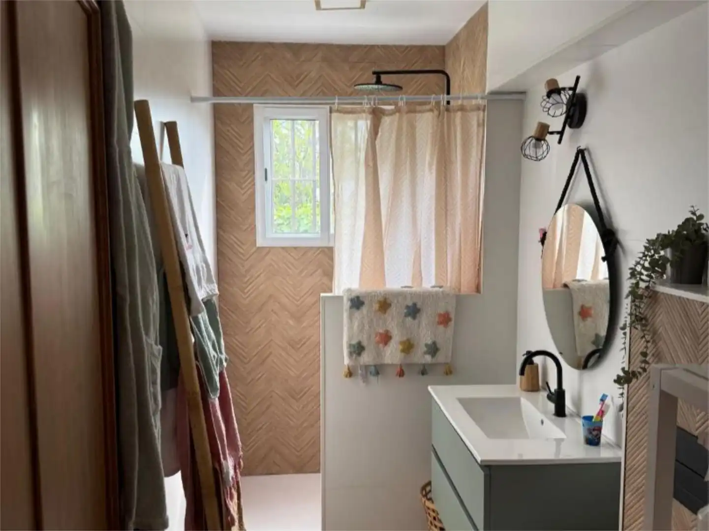 Houses for sale in Calle Libertad, 24, Oromana Bathroom of Houses for sale in Alcalá de Guadaira with Air Conditioner and Swimming Pool