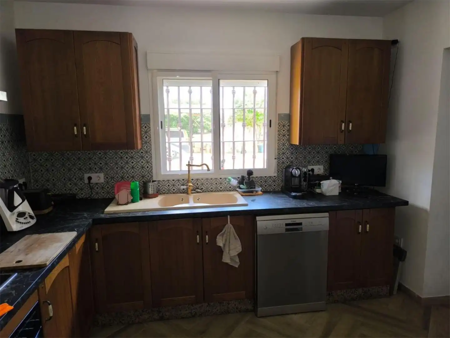 Houses for sale in Calle Libertad, 24, Oromana Kitchen of Houses for sale in Alcalá de Guadaira with Air Conditioner and Swimming Pool
