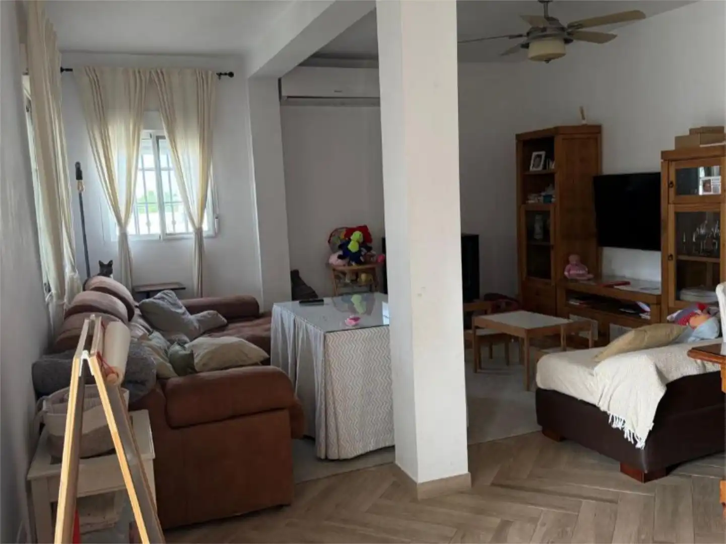 Houses for sale in Calle Libertad, 24, Oromana Living room of Houses for sale in Alcalá de Guadaira with Air Conditioner and Swimming Pool