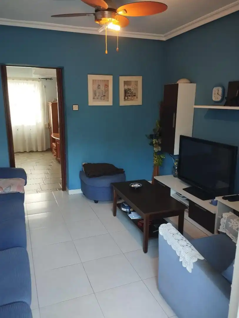 Piso en venta en Avenida del Mediterráneo, 243, San Luis Sala de estar de Piso en venta en Almería con Aire acondicionado, Calefacción y Amueblado