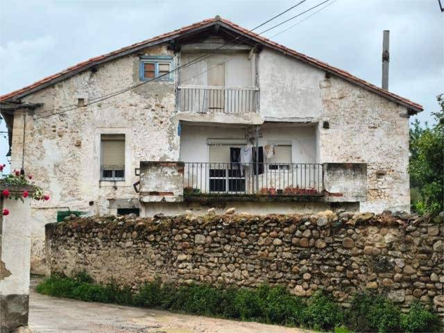Casa-chalet en Venta en Medina de Pomar