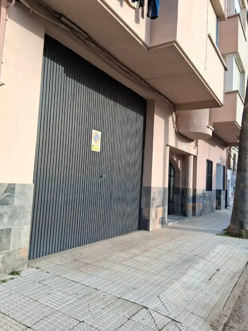 Außenansicht von Garage zum Verkauf in Moraleja