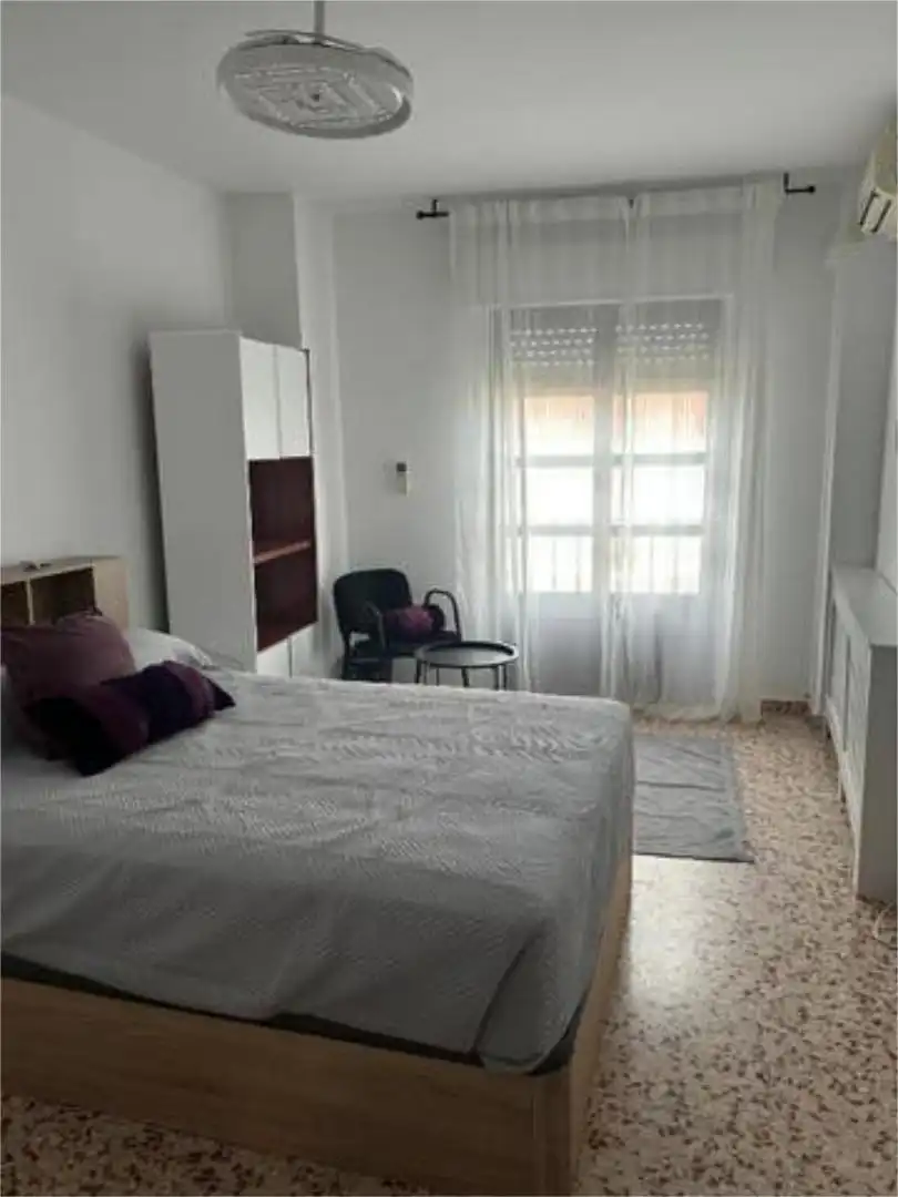 Piso de alquiler en Centro Habitación de Piso de alquiler en Mérida con Calefacción, Terraza y Amueblado