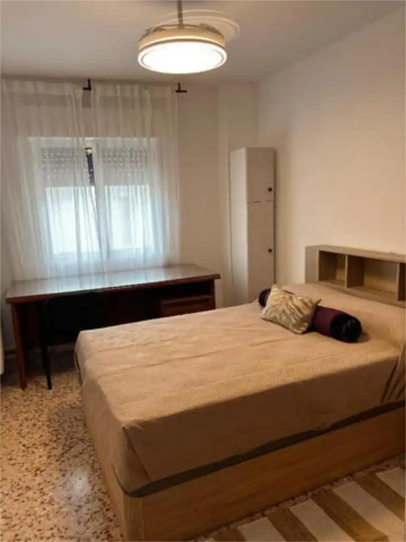 Piso de alquiler en Centro Habitación de Piso de alquiler en Mérida con Calefacción, Terraza y Amueblado