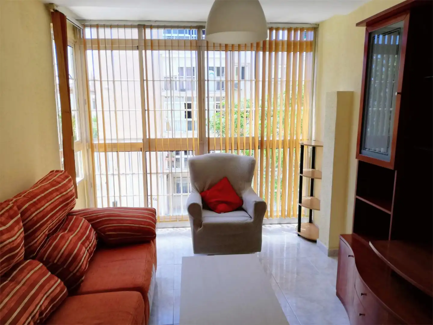 Flat for rent in Avenida de Sor Teresa Prat, 12, Girón - Las Delicias Living room of Flat for rent in Málaga with Air Conditioner, Furnished and Oven