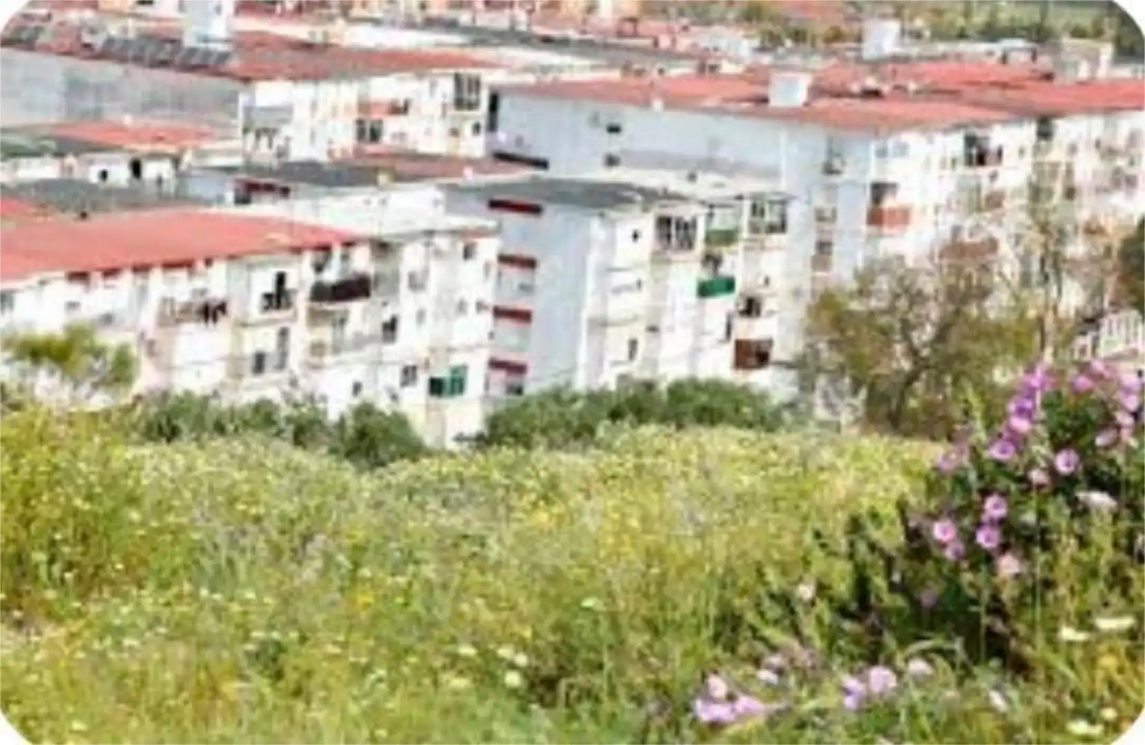 Piso en venta en El Carmen - Cardeñas Vista exterior de Piso en venta en Huelva con Calefacción, Terraza y Trastero