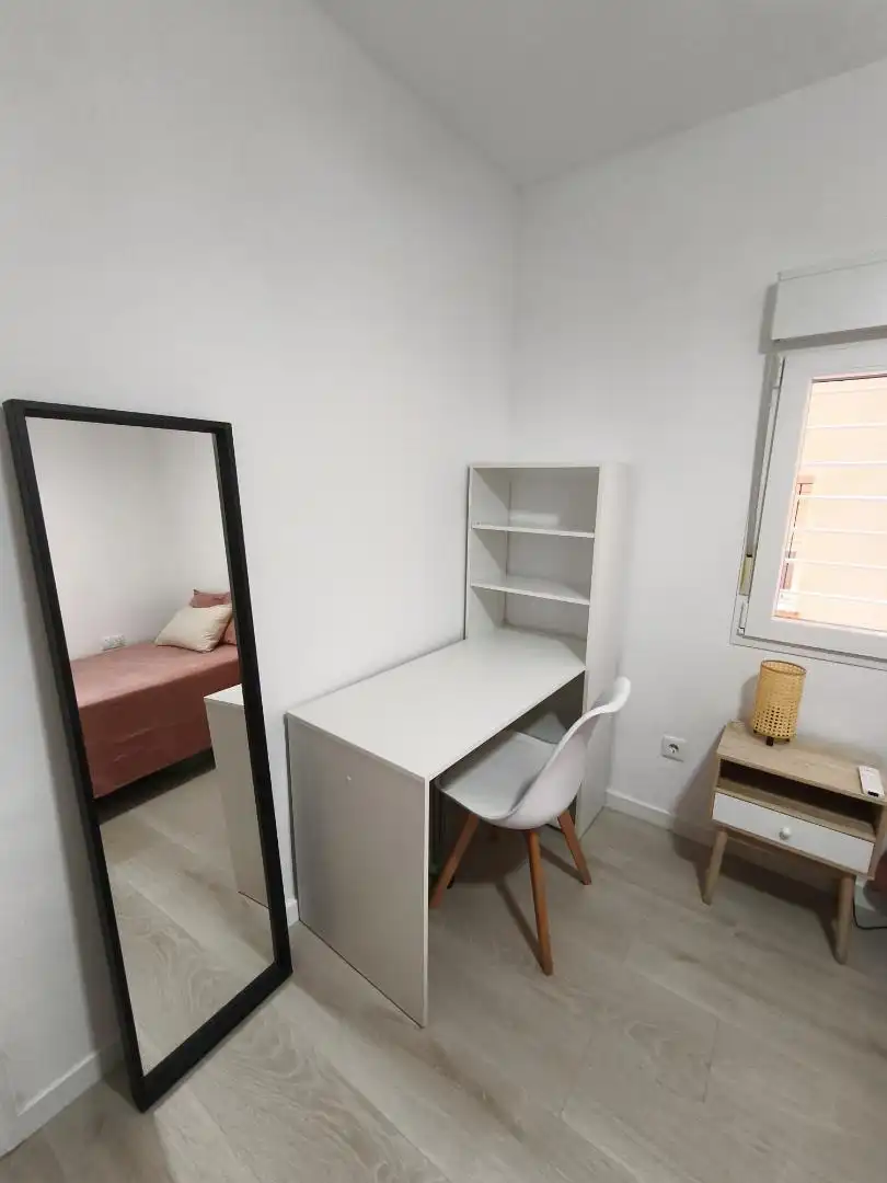 Habitació a Passeig de la Peira, 43, El Turó de la Peira Dormitori de Pis per a compartir en Barcelona amb Moblat, Forn i Rentadora