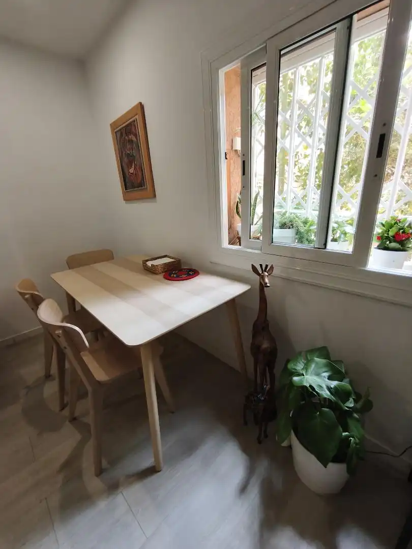 Habitació a Passeig de la Peira, 43, El Turó de la Peira Menjador de Pis per a compartir en Barcelona amb Moblat, Forn i Rentadora