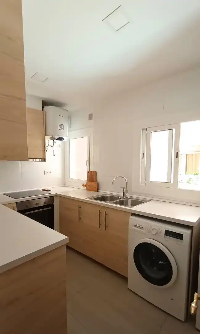 Habitació a Passeig de la Peira, 43, El Turó de la Peira Cuina de Pis per a compartir en Barcelona amb Moblat, Forn i Rentadora