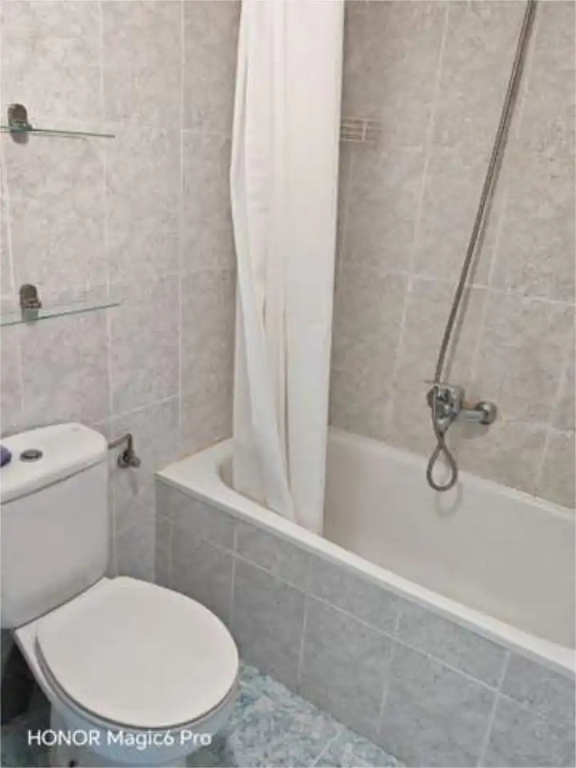 Badezimmer von Wohnungen zum Verkauf in Madrid mit Heizung, Terrasse und Möbliert