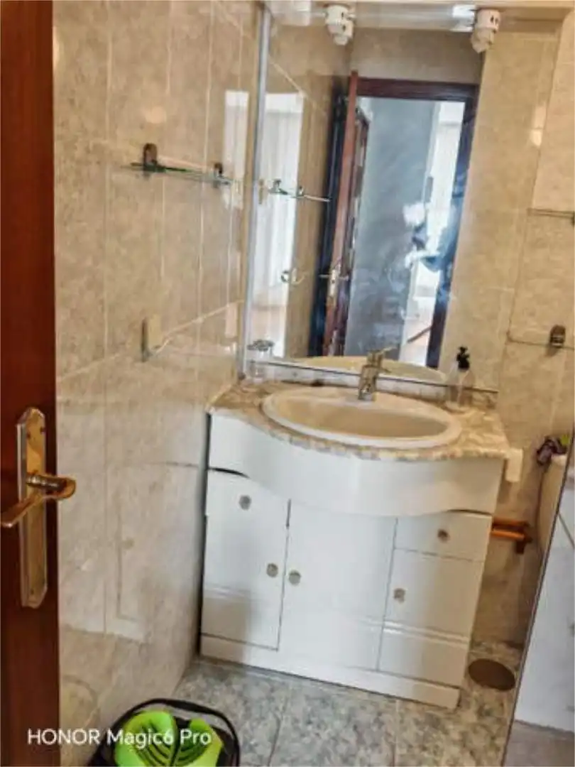 Badezimmer von Wohnungen zum Verkauf in Madrid mit Heizung, Terrasse und Möbliert