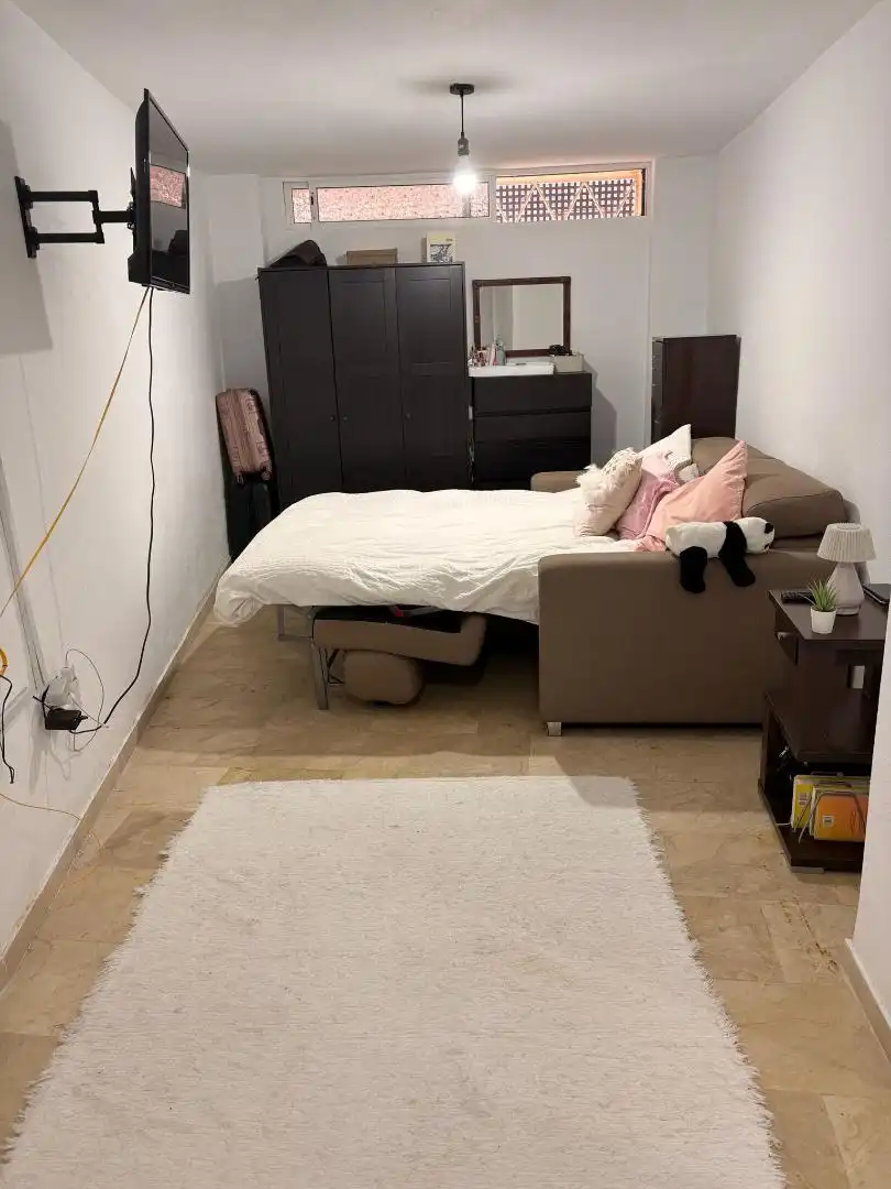 Schlafzimmer von Erdgeschoss zum Verkauf in Ceuta mit Klimaanlage, Möbliert und Mikrowelle