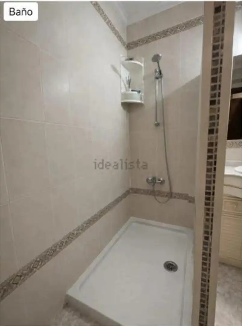 Bathroom of Flat for sale in Sevilla  with Heating, Terrace and Furnished