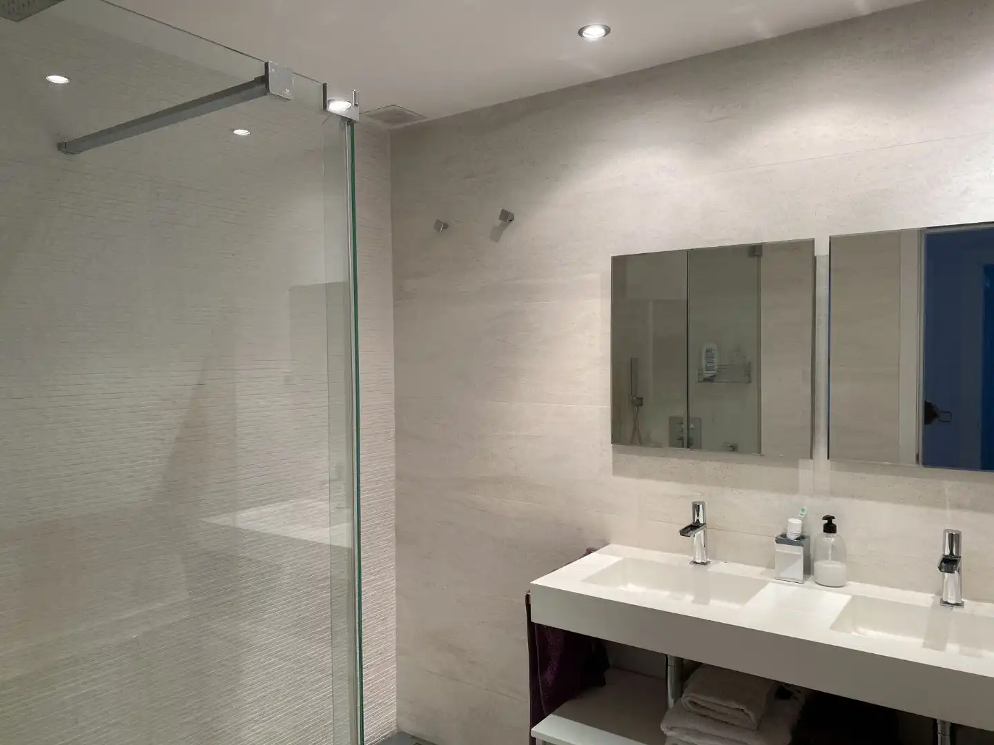 Badezimmer von Dachboden zum Verkauf in  Madrid Capital mit Klimaanlage, Terrasse und Schwimmbad