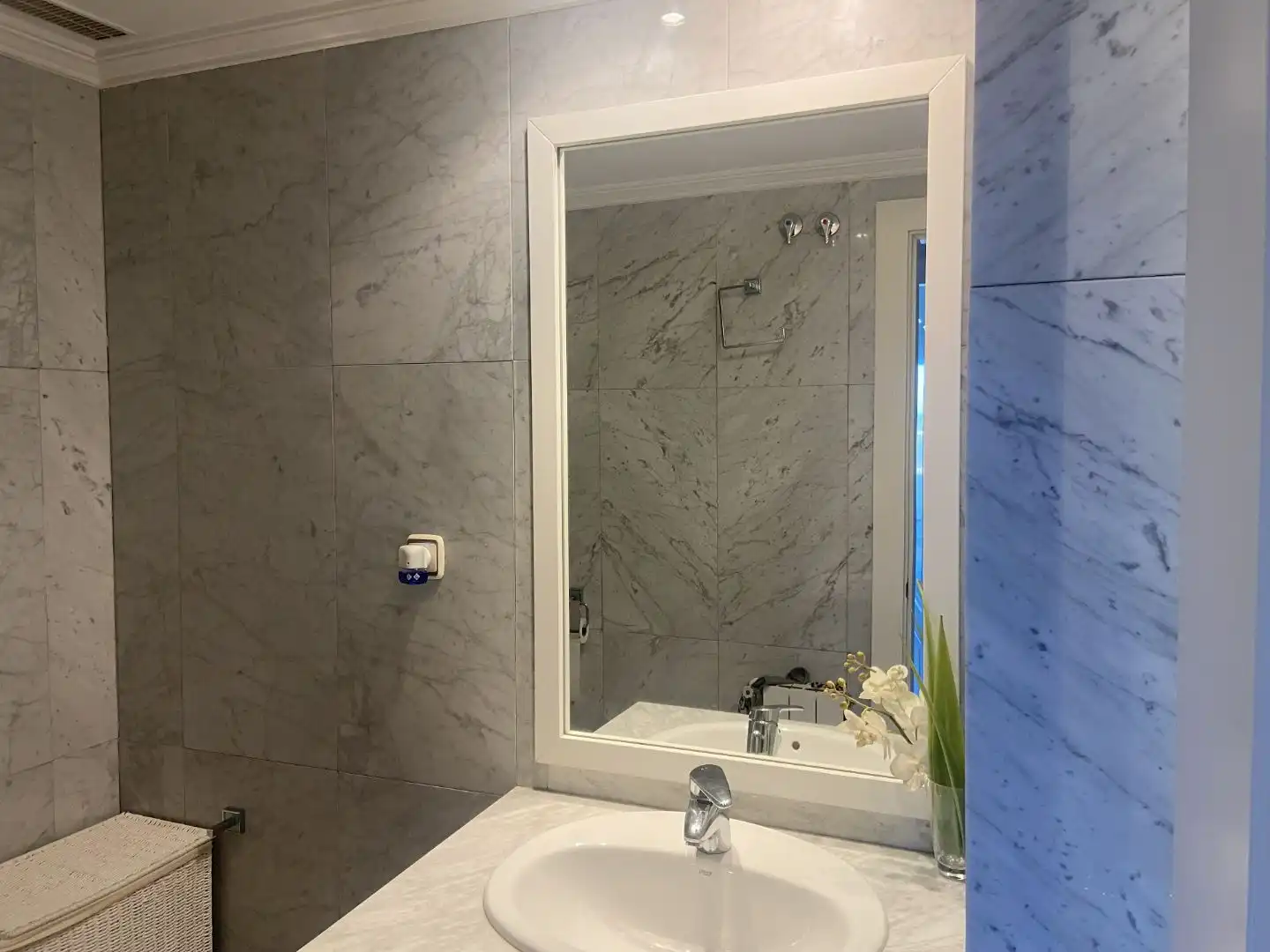Badezimmer von Dachboden zum Verkauf in  Madrid Capital mit Klimaanlage, Terrasse und Schwimmbad