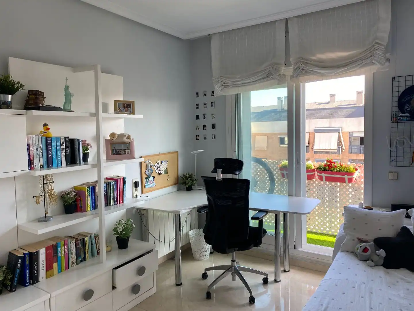Schlafzimmer von Dachboden zum Verkauf in  Madrid Capital mit Klimaanlage, Terrasse und Schwimmbad