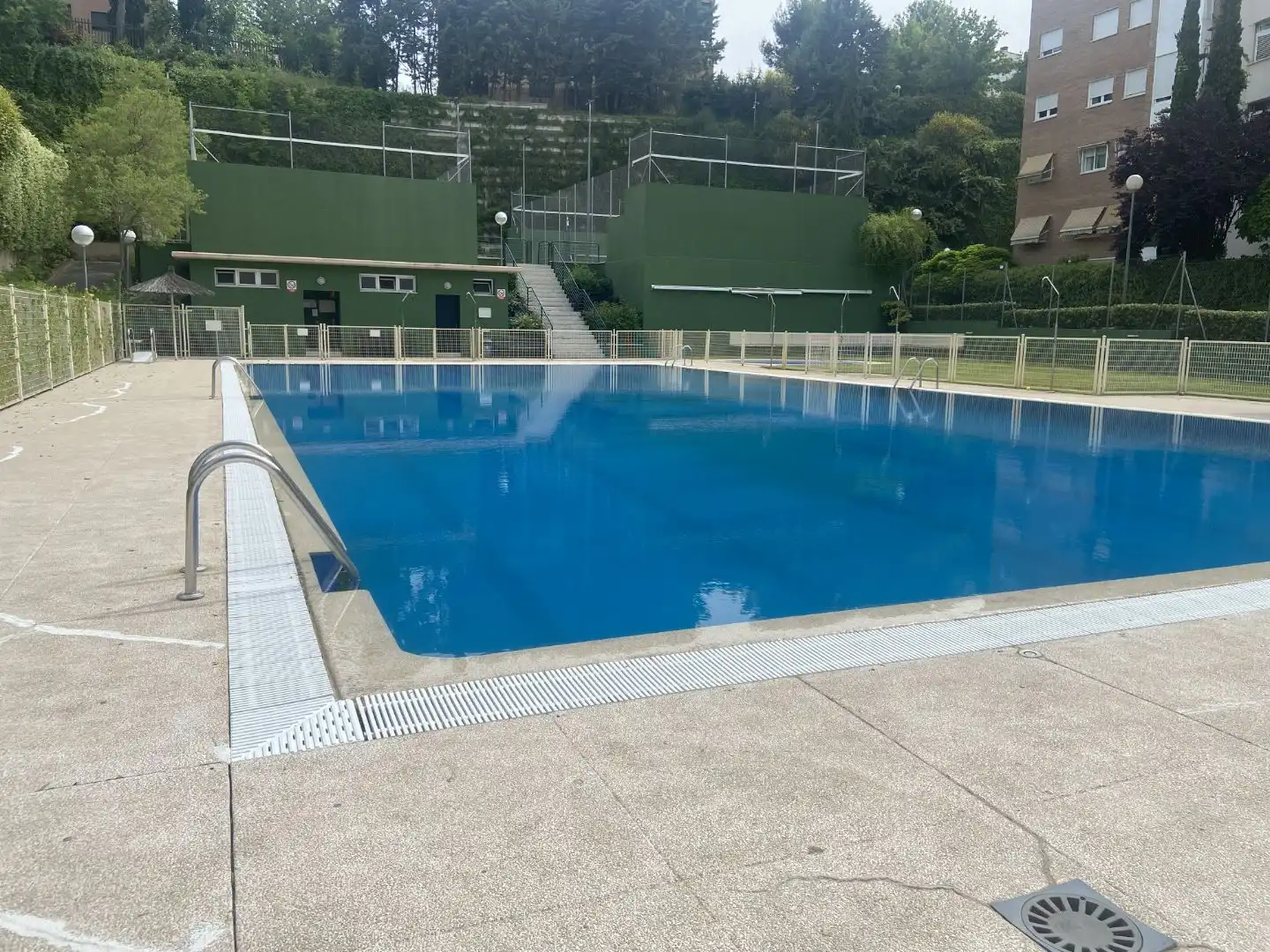 Schwimmbecken von Dachboden zum Verkauf in  Madrid Capital mit Klimaanlage, Terrasse und Schwimmbad