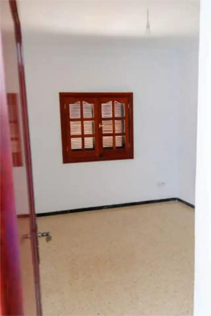 Einfamilien-Reihenhaus zum Verkauf in Tamaraceite Einfamilien-Reihenhaus zum Verkauf in Las Palmas de Gran Canaria mit Terrasse