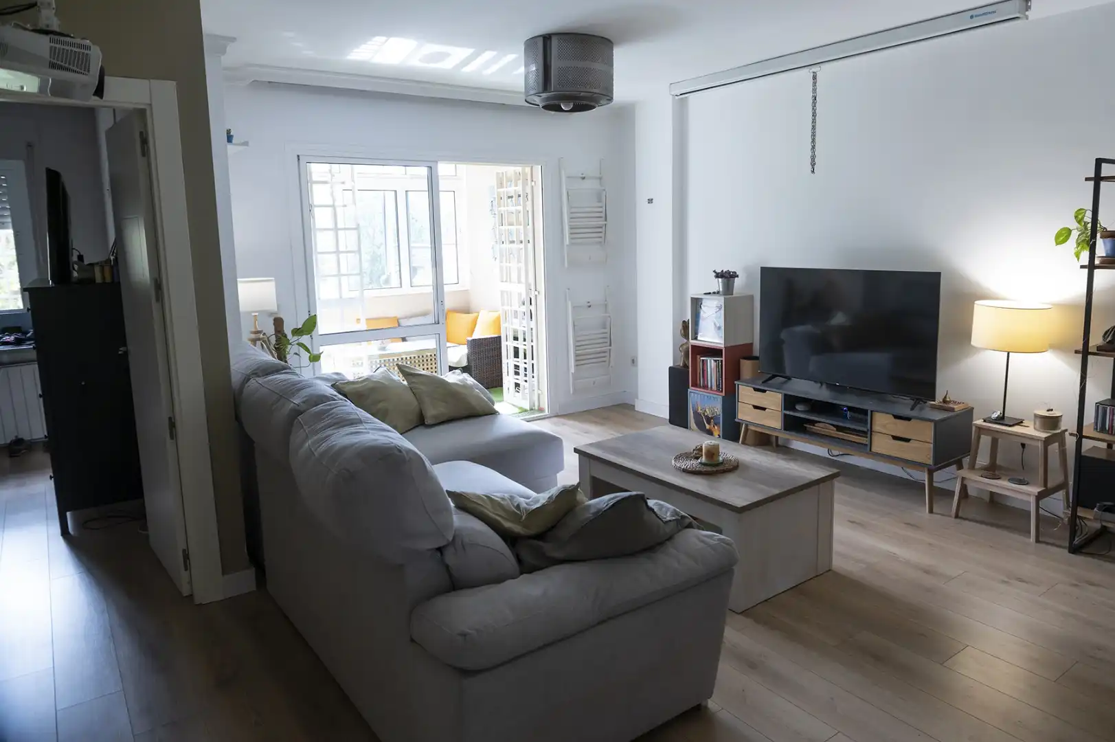 Piso en venta en Calle Alcaparron, 26, Cerrado de Calderón - Hacienda Paredes Sala de estar de Piso en venta en Málaga con Aire acondicionado, Jardín privado y Parquet