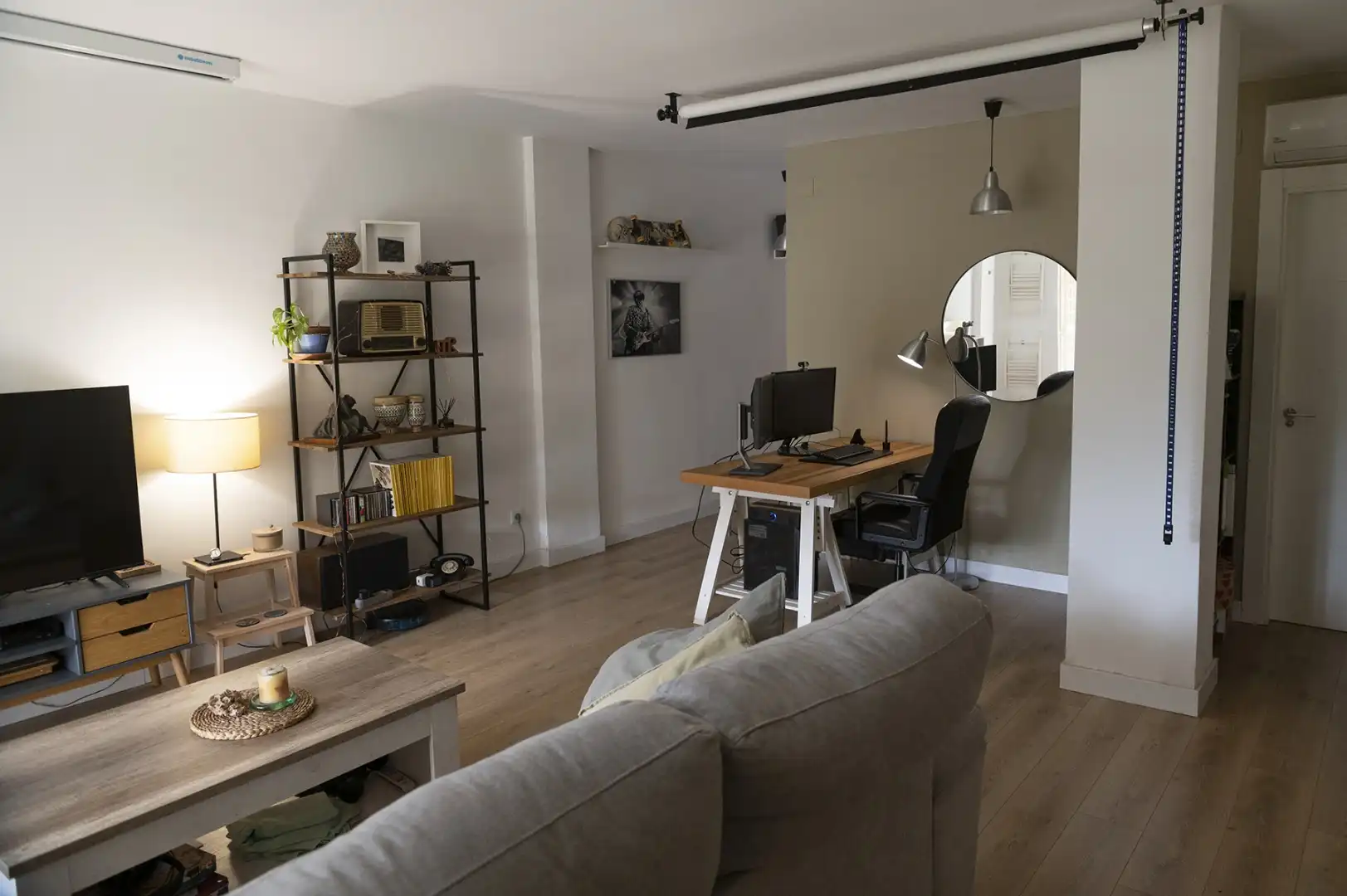Piso en venta en Calle Alcaparron, 26, Cerrado de Calderón - Hacienda Paredes Sala de estar de Piso en venta en Málaga con Aire acondicionado, Jardín privado y Parquet