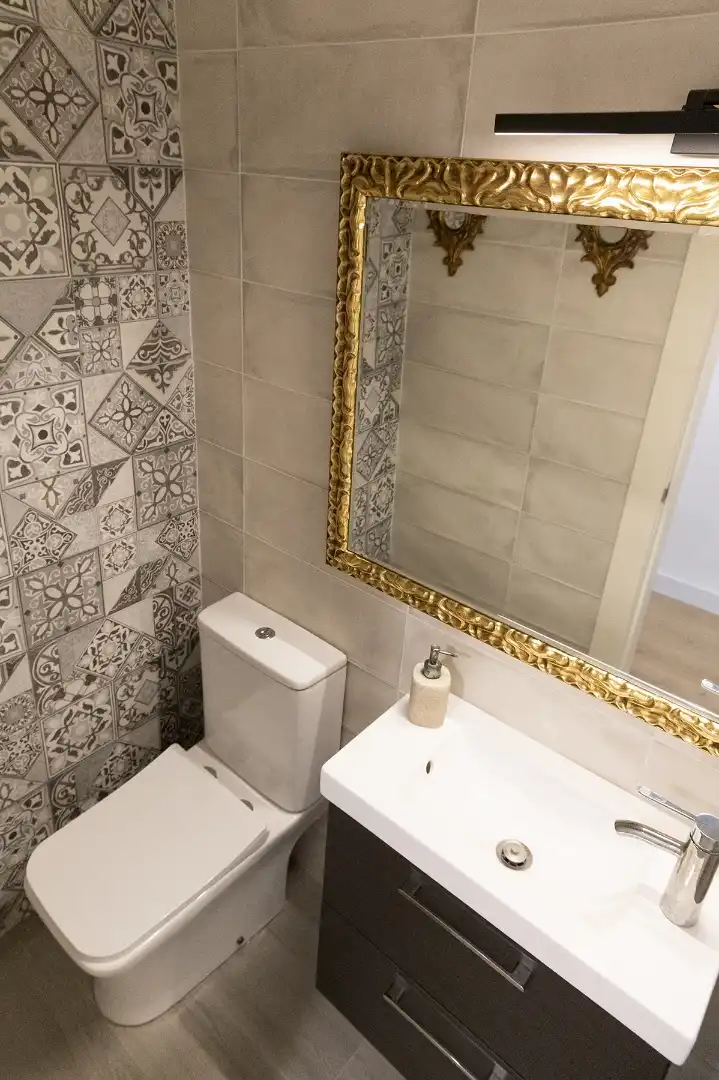 Piso en venta en Calle Alcaparron, 26, Cerrado de Calderón - Hacienda Paredes Baño de Piso en venta en Málaga con Aire acondicionado, Jardín privado y Parquet